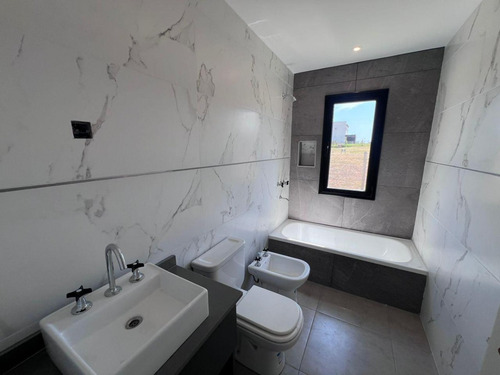 Casa En Venta San Sebastián Barrio Privado - 3 Dormitorios