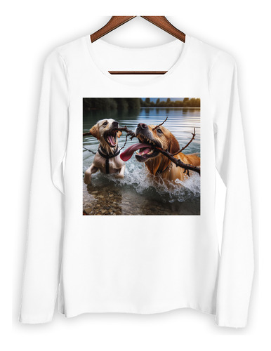 Remera Mujer Ml Perro Jugando Con Rama En El Lago Golden