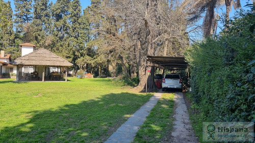 Hermosa Casa En Venta Sobre La Calle J.r Jimenez, En El Barrio Los Jazmines. Del Viso, Pilar