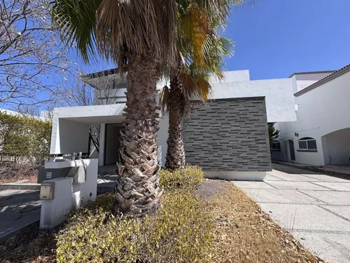 Exclusiva Casa En Renta En El Campanario