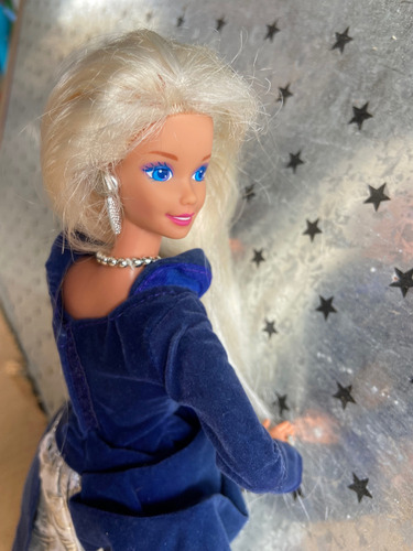 Barbie Winter Velvet Comemorativa Avon 480,00 (Usado)