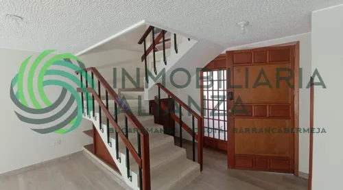Casa En Venta En Lagos Del Cacique. Cod V61435