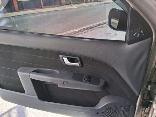 Fiat Strada 1.4 MPI TREKKING CE 8V FLEX 2P MANUAL