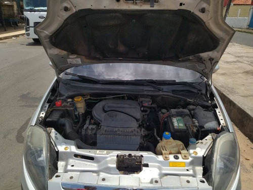 Imagem 8 de 13 de Fiat Punto Attractive 1.4 8v Flex