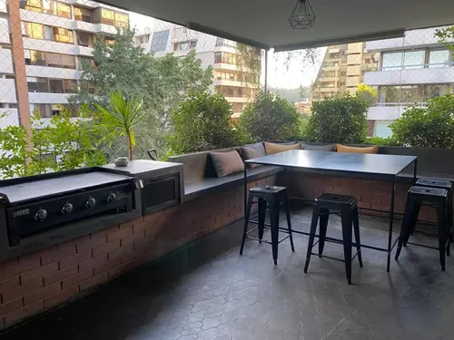 Amplio Y Elegante Departamento Remodelado En Vitacura