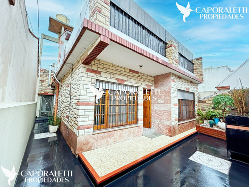 Venta De Ph Tipo Casa De 4 Ambientes Con Patio Y Terraza En Bernal Quilmes