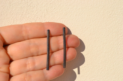 Imagen 3 de 4 de Aros Palitos Negros, Geometricos, Cobre Y Plata, Minimalista