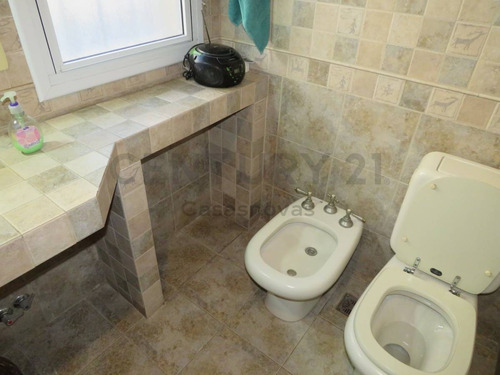 Imagen 20 de 30 de Casa En Venta En Ezeiza Con Pileta Y Casa De Caseros