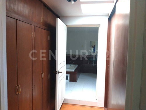 Casa En Venta De 4 Recamaras Y Amplio Jardin Cerca De Camino Real A Cholula.