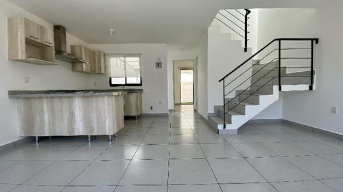 Imagen 2 de 21 de Apártala Antes De Que Te La Ganen! Casa En Renta En Zakia