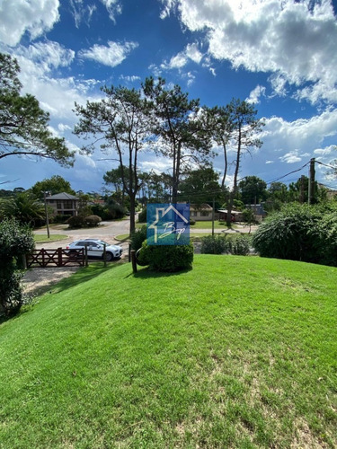 Casa En Venta , Jardines De Cordoba, Punta Del Este - Ref: 1488