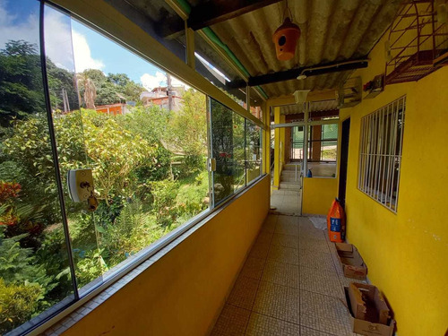 1.640 M², Casa Com 04 Dormitórios, Churrasqueira E Garagem !