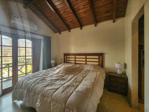 Casa De 3 Dormitorios Con Gran Jardín Y Pileta En Fisherton