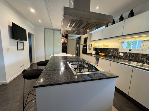 Casa En Tipas Nordelta 280 M2 Cub. Vista Al Lago Venta / Alquila