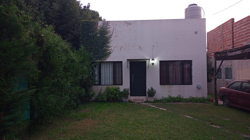 Casa En Venta - 2 Dormitorios 1 Baño - Cocheras - 300mts2 - Etcheverry, La Plata
