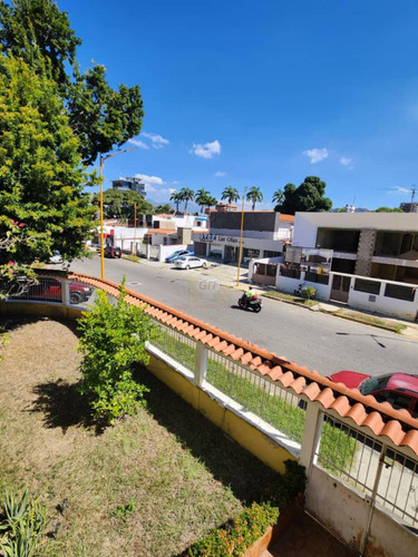 Casas En Alquiler En Valencia Carabobo, La Viña, Este Potencial Inmueble Se Ubica En Esquina De Una Avenidas Principal De Alto Tráfico, Mucha Visibilidad, Terreno 542,20 Mts, Gf