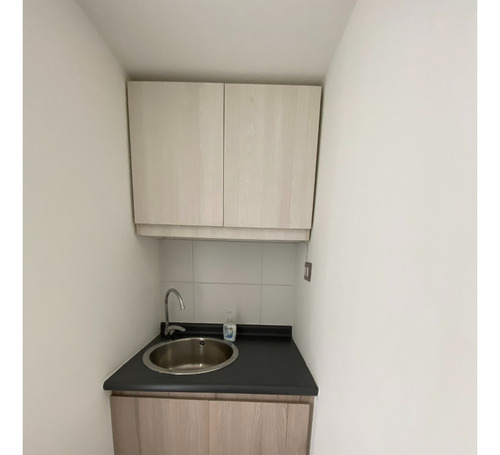 Prov. Oficina 2 Privados 1 Baño Sector Mt M. Montt