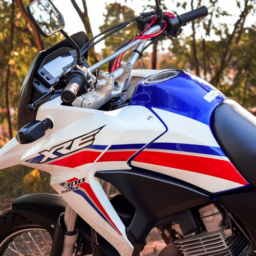 Imagem 5 de 10 de Moto Honda Xre 300cc Branca 2017