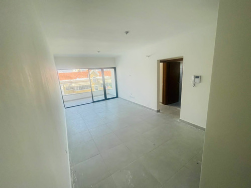 Imagen 2 de 6 de Alquilo Apartamento Vacío Evaristo Morales *apartamento 802