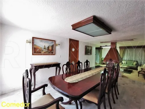 Casa De 215m2t / 347m2c / 4r / 3.5b / 1a / Vigilancia