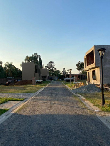 Lote En Venta En Barrio Las Magnolias Grand Bourg