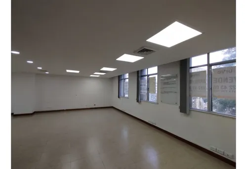 Oficina A La Venta En Centro, Medellín, Ubicación Ideal.