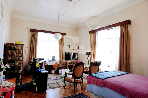 2 Pisos, 7 Dorm. Con Gran Patio En Valparaíso