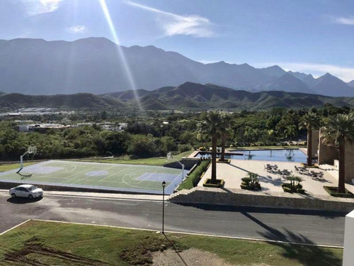 Hermoso Proyecto En Preventa En Fraccionamiento Privado Con Casa Club, Alberca Semi-olímpica, Canchas; Con Cochera Para 3 Autos Y 3 Recámaras + Oficina, Bodega, Y Área De Juegos En Sótano