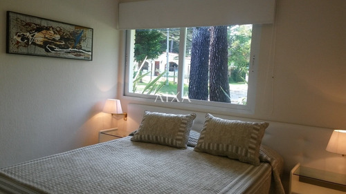 Casa En Punta Del Este, Mansa- Ref: 312