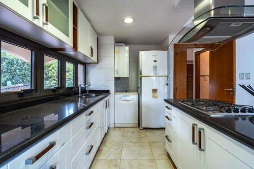 Venta/permuta Casa De 4 Dormitorios Con Amenities. San Marino, Funes Hills.