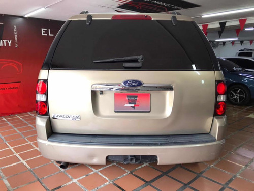 Imagen 5 de 11 de Ford Explorer Eddie Bauer 4x2 4.6