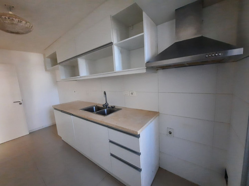 Orden De Venta! Frente, Cocina Definida. Piso 7. Garaje (ref: Igr-414)