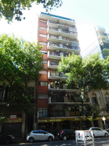 Balvanera Avda Belgrano Y Jujuy, 2 Ambientes Con 2 Patios, Ideal Inversion, Excelente Ubicacion