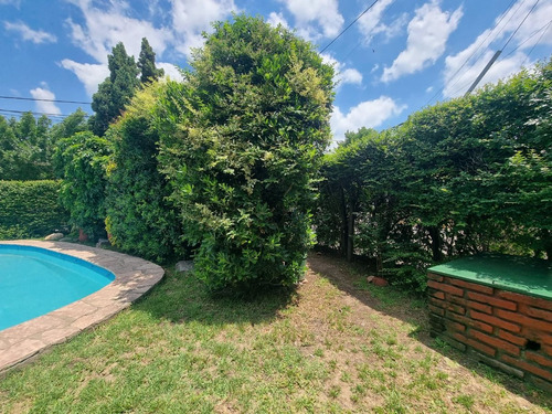 Casa En Venta 4 Amb Con Jardín Y Pileta. Padua