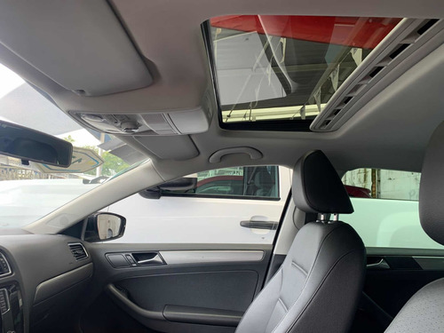Imagen 8 de 11 de Volkswagen Jetta 2.5 Sportline Tiptronic Aut Ac 2017