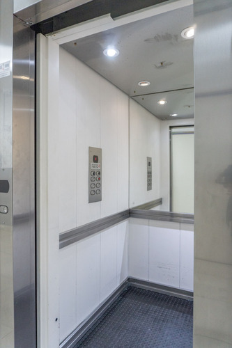 Venta De Casa Con Fondo De Comercio En Olivos