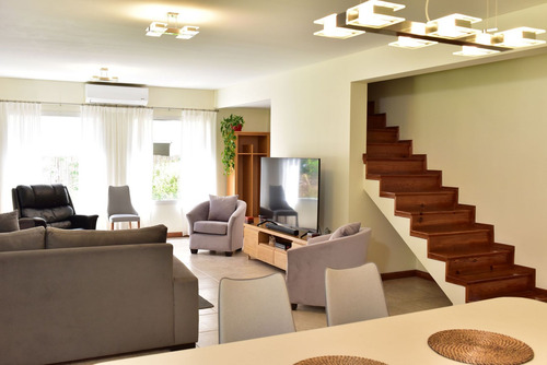 Casa Soñada.2 Plantas.3dorm.escrit.parque.pileta.