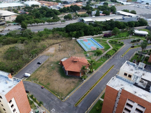 Imagen 19 de 30 de María Reyes Vende, Espectacular Apartamento Amoblado, En El Este De La Ciudad, El Edificio Cuenta Con Planta Eléctrica Y La Cocina Es Moderna