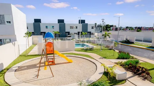 Venta De Casa En Privada Con Alberca