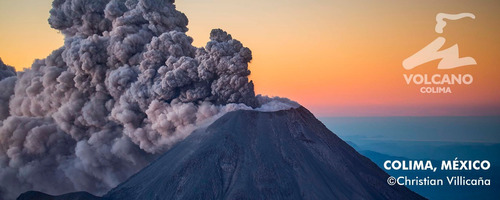 Foto Del Volcán De Colima. Volcán Amanecer. - Con Marco