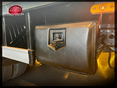 Caminhão Mercedes-benz Accelo 815 Com Baú De Carga Seca 2013