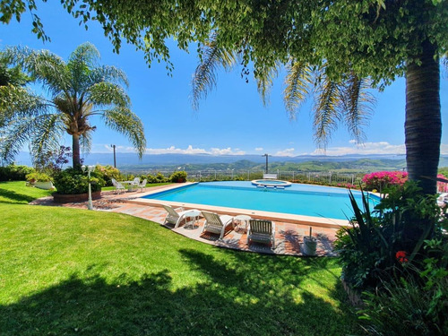 Venta Casa Las Lomas De Dimensiones Monumentales. Alberca Climatizada Y Jardín Plano Con Vistas Espectaculares Y Todos Los Servicios En Fracc Rancho San Diego Ixtapan De La Sal Edomex