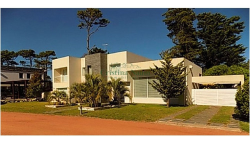 Excelente Casa En Boulevard Park. Mansa- Ref: 18116