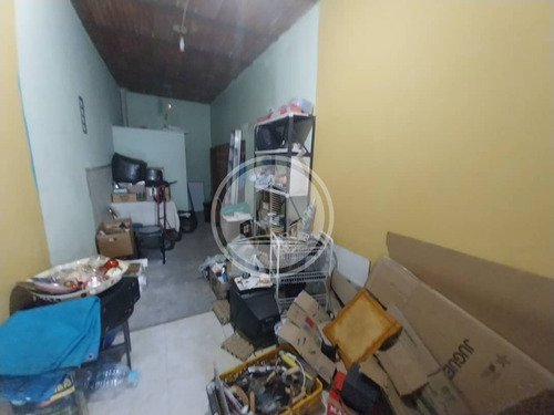 En Venta Hermosa Y Amplia Casa Ubicada En Barrio Lourdes Maracay 03js