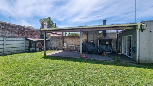 Casa 3 Ambientes Venta Lobos Con Jardin Y Quincho