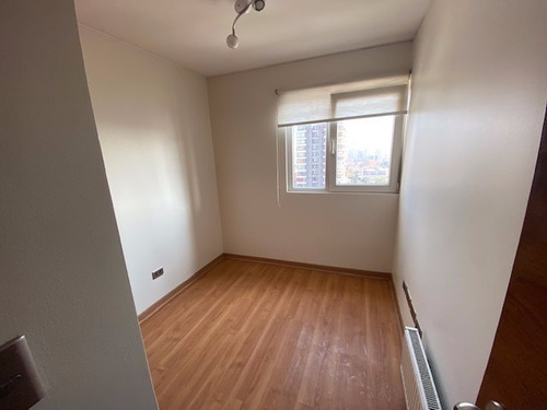 Imagen 4 de 15 de Iluminado Departamento En Arriendo