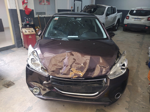 Imagen 2 de 17 de Peugeot 208 2013 Techo
