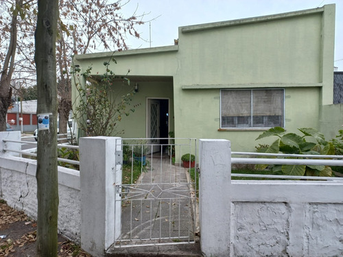 Imagen 2 de 3 de Casa Centrica En Berisso - En 162 Y 12