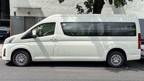 Imagen 13 de 16 de Toyota Hiace 2.8 Tdi Commuter 6at 14a / 2023