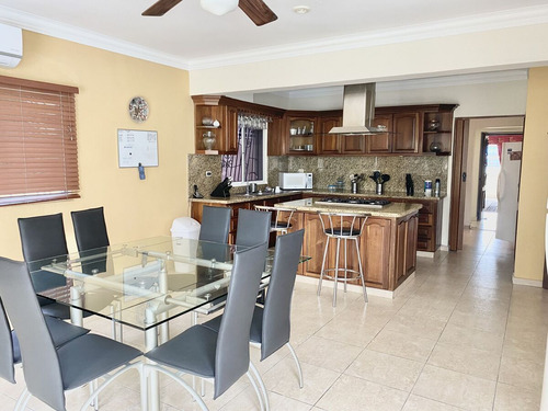 Casa En Venta En Cerros De Altos De Arroyo Hondo Lll De 4 Habitaciones